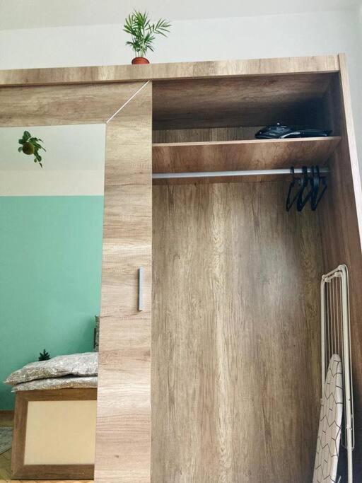 Apartamento Sunny Flat In Center Of Praga Exterior foto