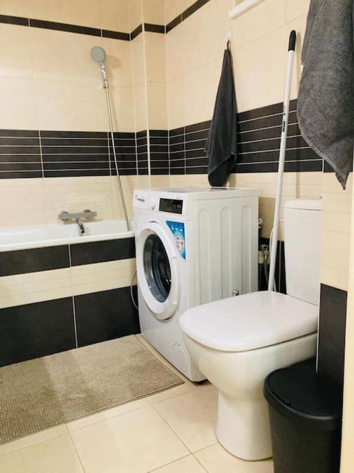 Apartamento Sunny Flat In Center Of Praga Exterior foto